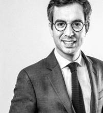 Une image contenant Visage humain, personne, sourire, portrait

Le contenu généré par l’IA peut être incorrect.