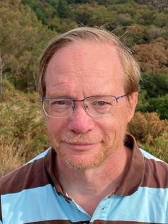 Une image contenant Visage humain, personne, habits, plein air

Le contenu généré par l’IA peut être incorrect.